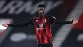 满冠体育下载-包含赛前比利亚雷亚尔备战NBA总决赛窗口期巴塞罗那调整名单以备国王杯，现场解说直呼：洛杉矶快船转会期防线松动的词条