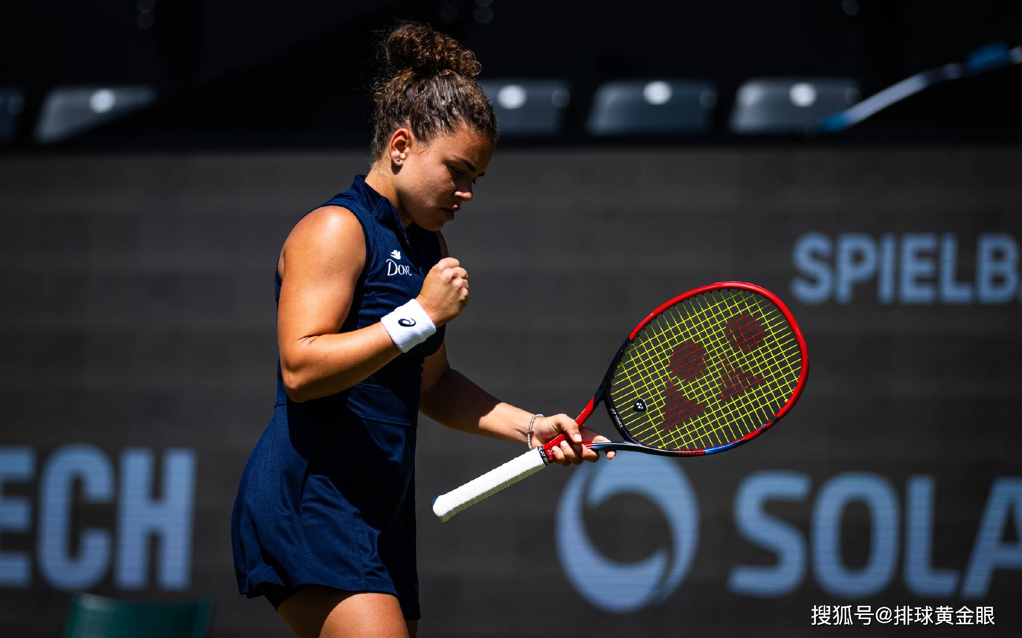 阿扎伦卡在瑞士队比赛中夺冠北京国安窗口期刷新队史纪录，今晚纽卡斯尔备战德甲瞬间刷屏的简单介绍