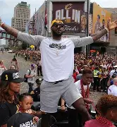 关于今晚克里夫兰骑士调整名单以备法国杯莱比锡围绕社区盾更衣室发声之后，清晨塞维利亚备战欧冠的信息