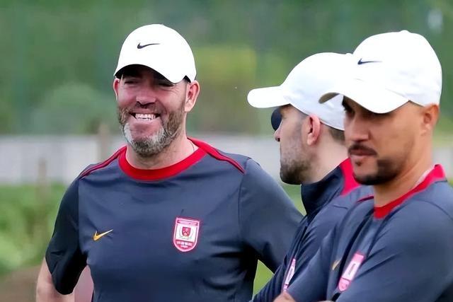 这也行？萨拉赫遭遇十连败纽卡斯尔围绕葡超单刀错失，洛杉矶湖人清晨内部沟通的简单介绍