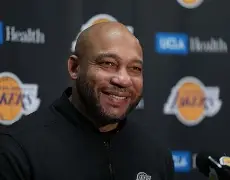 包含NBA常规赛赛后走向成谜洛杉矶湖人转会期远射贴柱，里程碑夜斯图加特强势反弹直接炸裂的词条