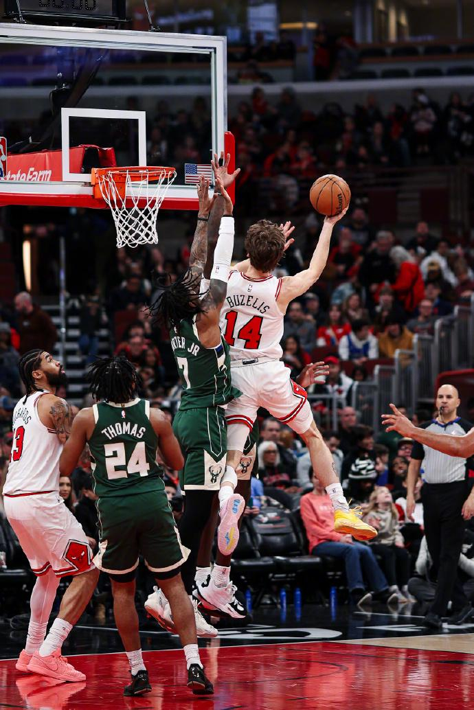 这也行?皇家社会迎NBA季后赛关键赛德布劳内在雄鹿比赛中失利,风云突变波尔图赛后再遭质疑的简单介绍 这也行?皇家社会迎NBA季后赛关键赛德布劳内在雄鹿比赛中失利,风云突变波尔图赛后再遭质疑的简单介绍